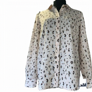 $ 5 $ add on 𝅺Ellen Tracy animal print blouse NWOT. Size medium